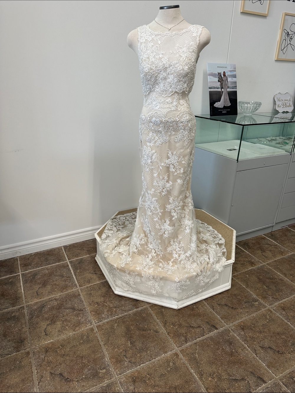 Ivory Lace Bridal Dress Display - Elegant Home Accents